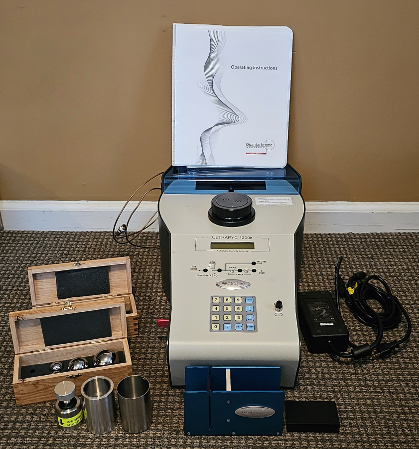 Quantachrome UltraPYC 1200e Ultrafoam Volume Density Analyzer; SN:1050006950, photo 1 of 21