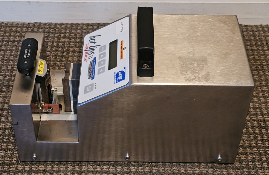 Wave Bio Tech Hot Lips II HTLS-II 28945372 Tube Sealer; SN:1488988; White [2010]	, photo 7 of 11