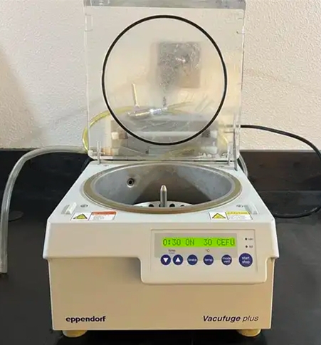 Eppendorf Vacufuge Plus Concentrator; SN:5305ZH709651, photo 4 of 9