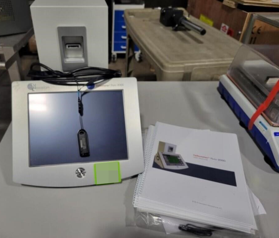 Nexcelom Bioscience Cellometer Auto 2000 Series Cell Profiler With Dongle Key and Manual; SN:140529001, photo 1 of 6