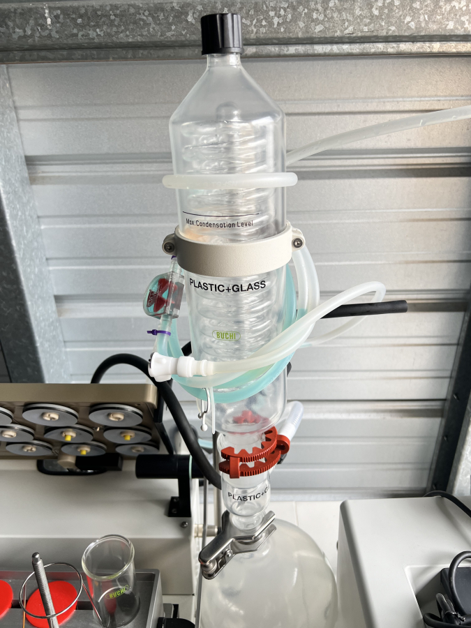 BUCHI SyncorePlus Polyvap Parallel Evaporator System, Glassware, V-300 Vacuum Pump, F-308 Recirculating Chiller, Accessories; SN:1100060089/85/90, photo 11 of 24
