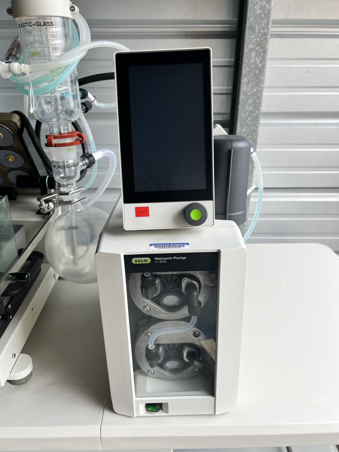 BUCHI SyncorePlus Polyvap Parallel Evaporator System, Glassware, V-300 Vacuum Pump, F-308 Recirculating Chiller, Accessories; SN:1100060089/85/90, photo 6 of 24