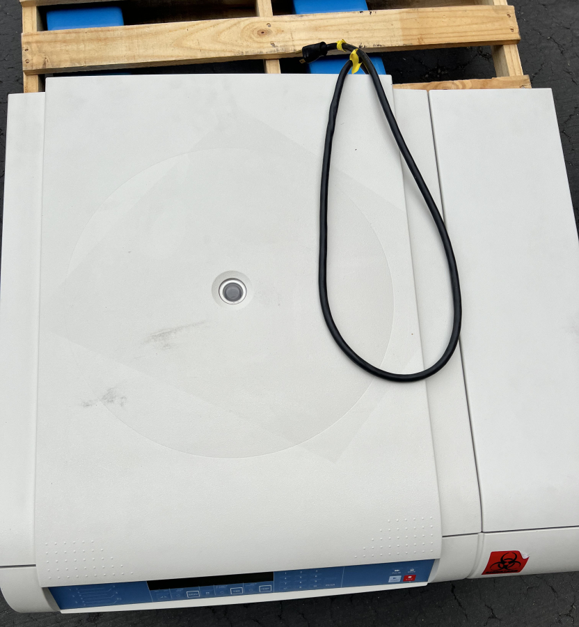 Thermo Fisher Scientific 75004521 Sorvall Legend XTR Benchtop Refrigerated Centrifuge includes 75003180 rotor + swinging buckets; SN:41005385, photo 6 of 10