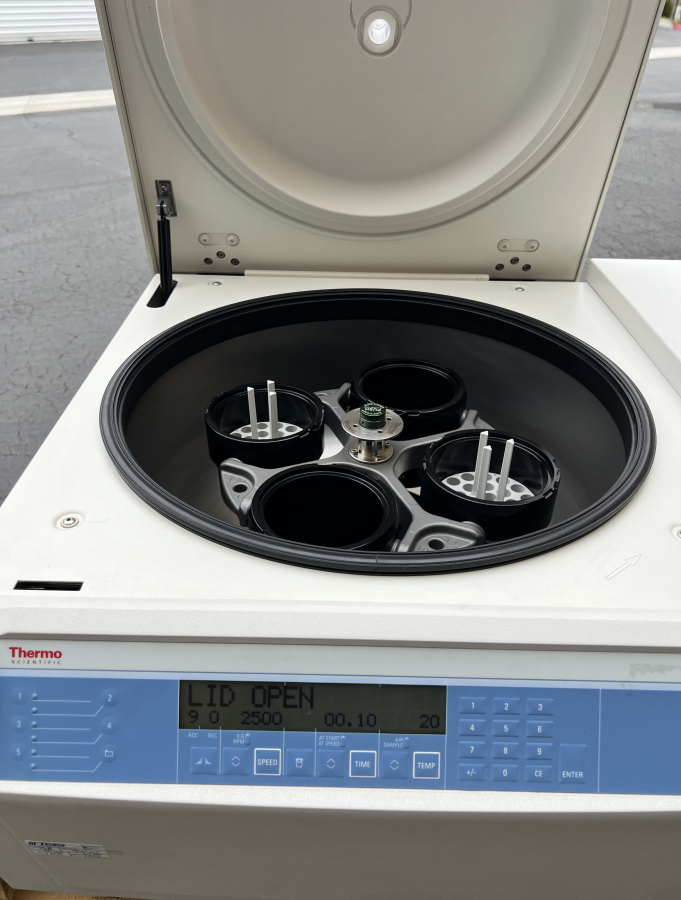 Thermo Fisher Scientific 75004521 Sorvall Legend XTR Benchtop Refrigerated Centrifuge includes 75003180 rotor + swinging buckets; SN:41005385, photo 1 of 10