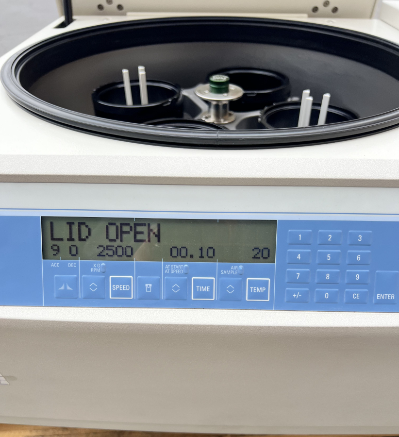 Thermo Fisher Scientific 75004521 Sorvall Legend XTR Benchtop Refrigerated Centrifuge includes 75003180 rotor + swinging buckets; SN:41005385, photo 3 of 10