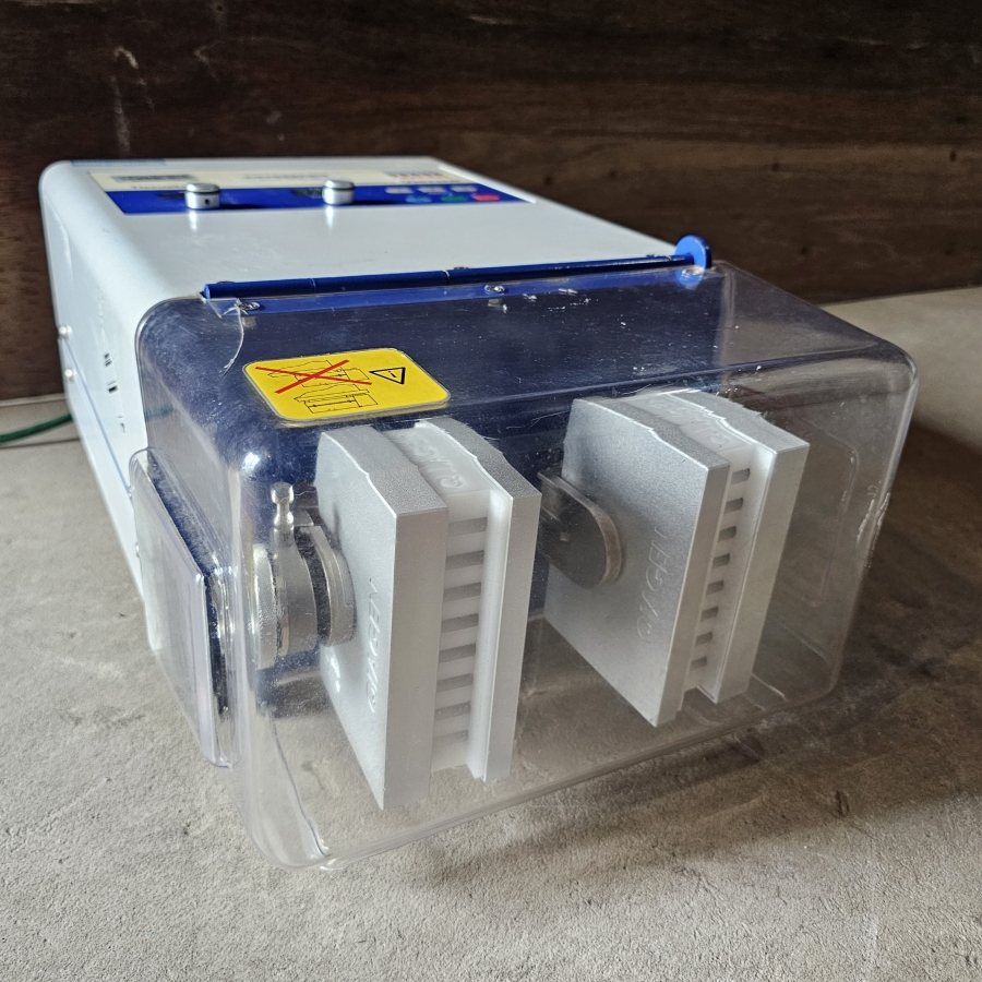 85210 TissueLyser Qiagen Universal Laboratory Mixer-Mill Disruptor, photo 4 of 23
