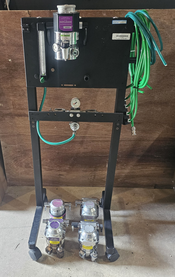 VetEquip Rolling Veterinary Isoflurane Vaporizer Cart + Manifold + Tubing, photo 15 of 18