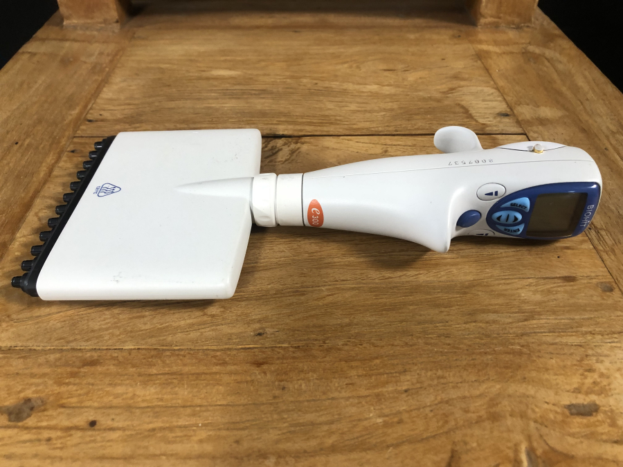 Biohit eLine e300 10-300 uL Electronic 12-Channel Multi-Channel Pipette, photo 1 of 5