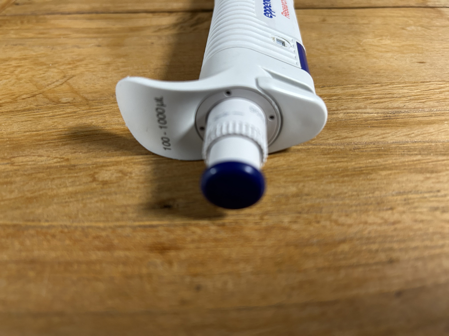 Eppendorf Research PhysioCare 100-1000 uL Single-Channel Manual Pipette, photo 4 of 5