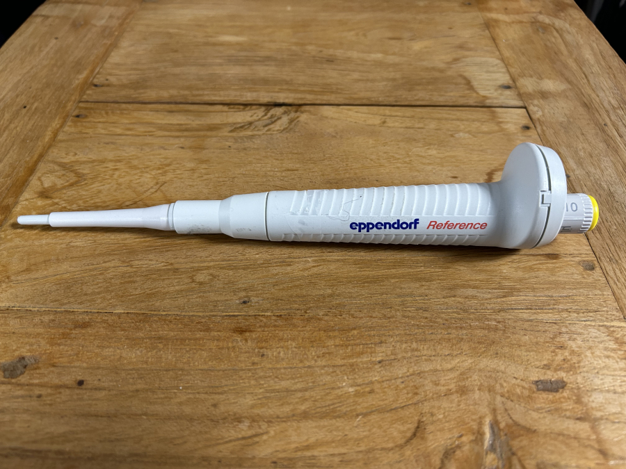 Eppendorf Reference Autoclavable 10 uL Single-Channel Manual Pipette, photo 1 of 4
