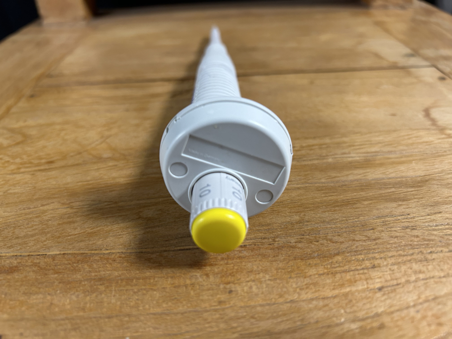 Eppendorf Reference Autoclavable 10 uL Single-Channel Manual Pipette, photo 3 of 4