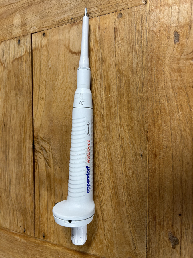 Eppendorf Reference Autoclavable 20 uL Single-Channel Manual Pipette, photo 1 of 4