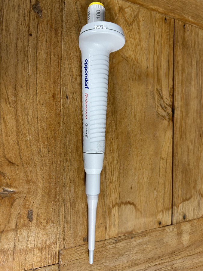 Eppendorf Reference Autoclavable 100 uL Single-Channel Manual Pipette, photo 1 of 4