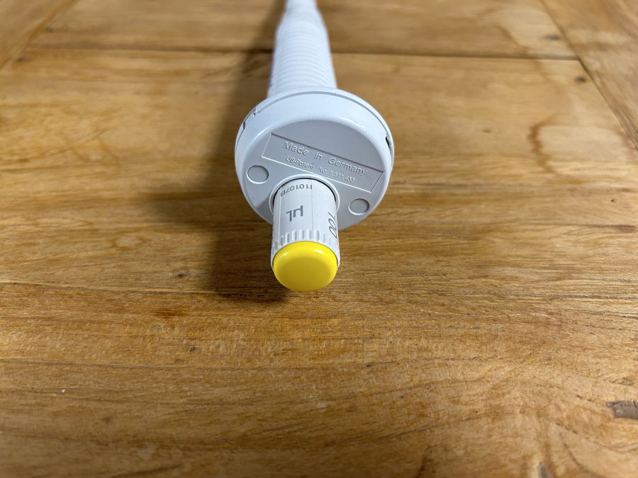 Eppendorf Reference Autoclavable 100 uL Single-Channel Manual Pipette, photo 3 of 4