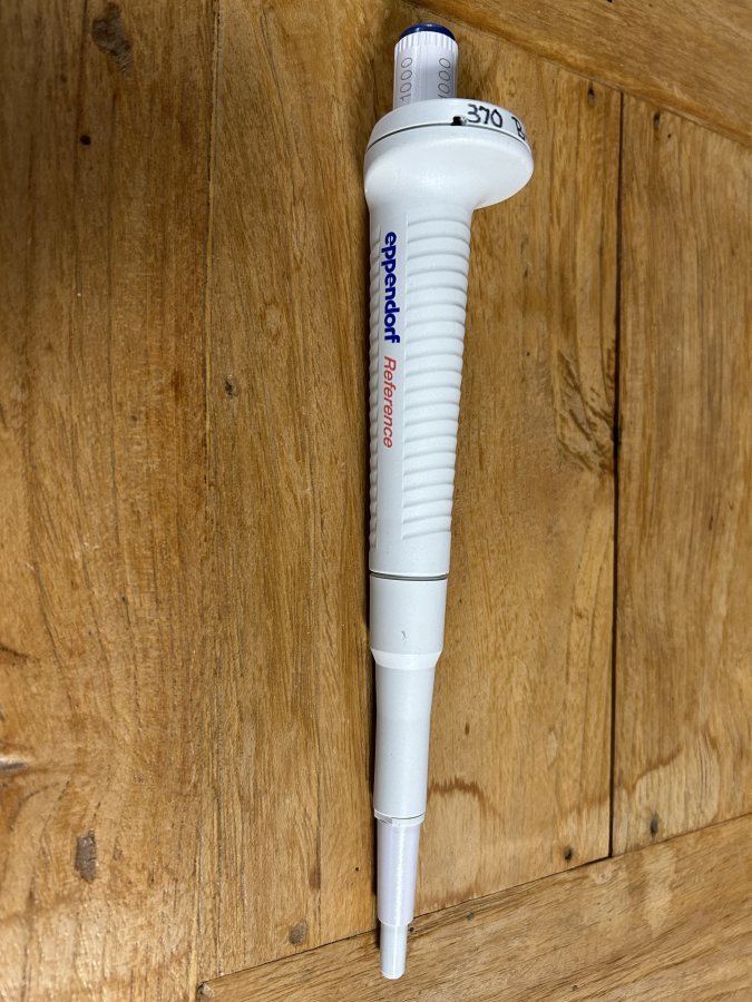 Eppendorf Reference Autoclavable 1000 uL Single-Channel Manual Pipette, photo 1 of 4