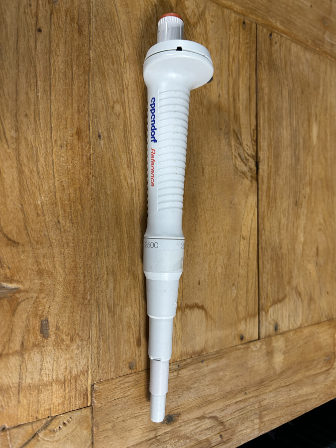 Eppendorf Reference Autoclavable 2500 uL Single-Channel Manual Pipettee, photo 1 of 5