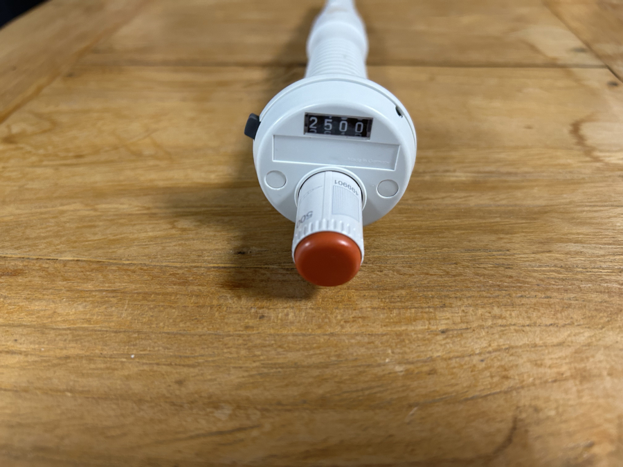 Eppendorf Reference Autoclavable 2500 uL Single-Channel Manual Pipettee, photo 3 of 5