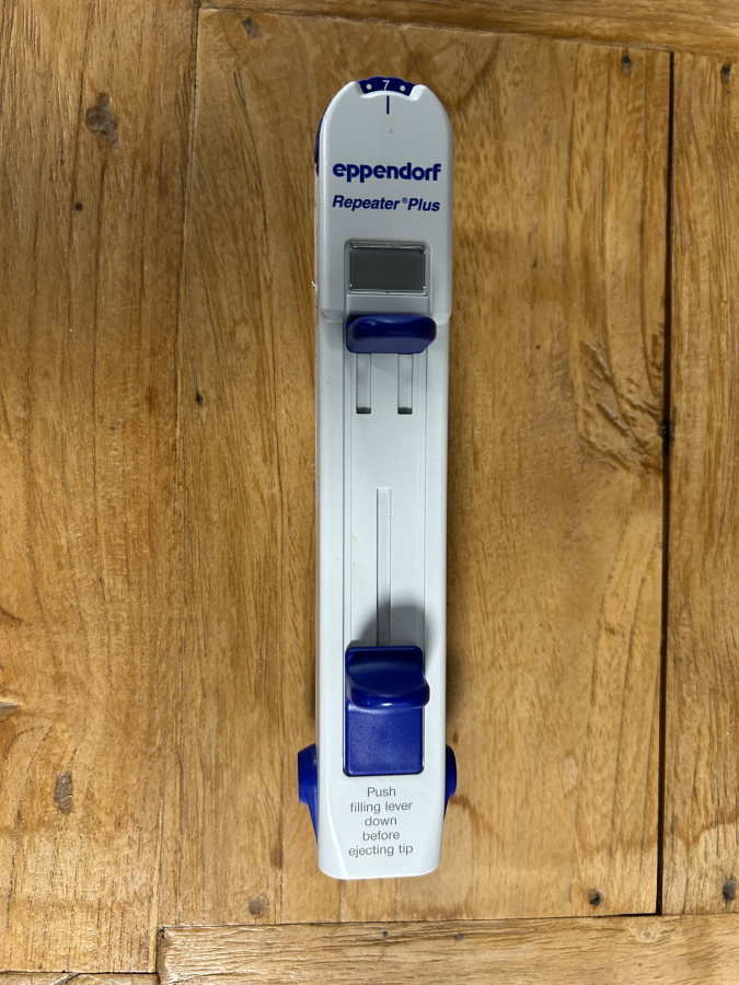 Eppendorf Repeater Plus Multi-Dispenser Pipette Repeating Syringe, photo 1 of 6