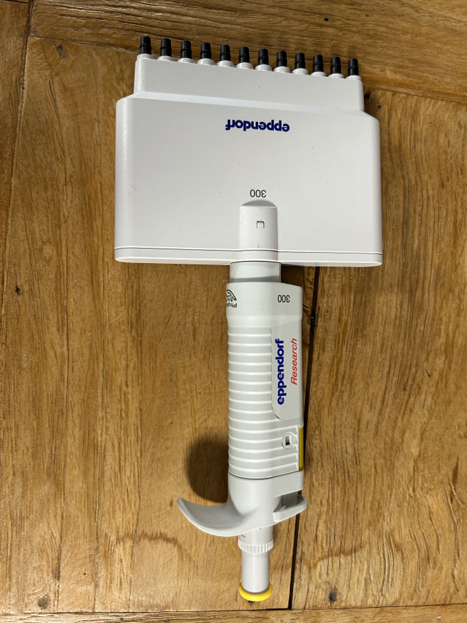 Eppendorf Research 30-300 uL 12-Channel Multi-Channel Pipette PhysioCare, photo 1 of 5