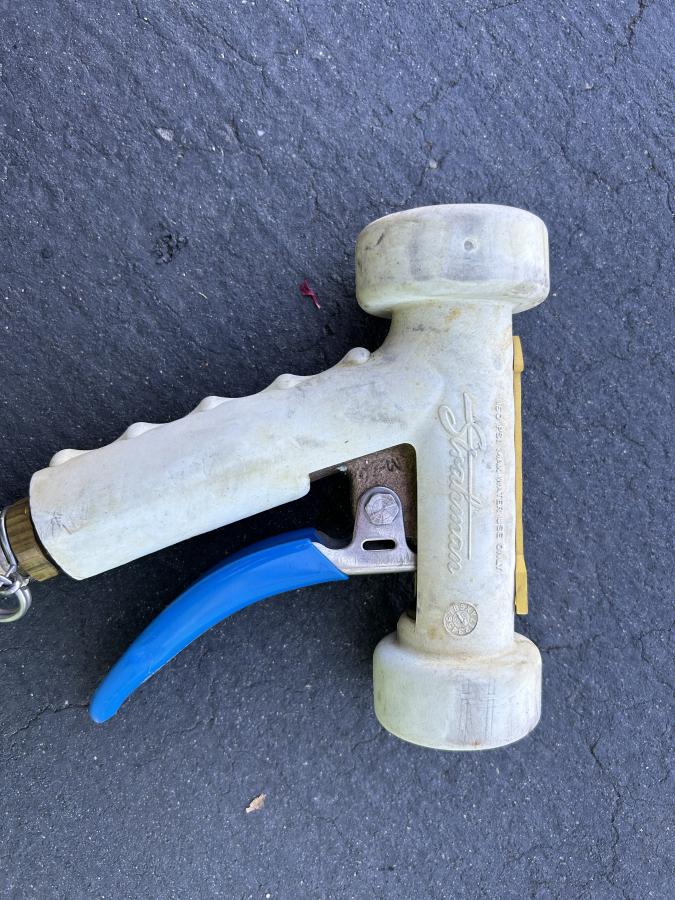 Strahman 4Q06 ARE 150-PSI M-70 Pistol-Grip Nozzle + Industrial Spray-Down Hose, photo 4 of 5