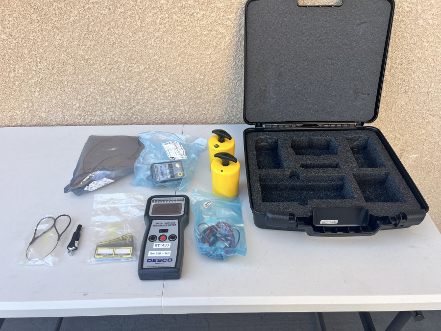 Desco Digital Desco 19290 Digital Surface Resistance Meter; SN: 192902028037, photo 1 of 6