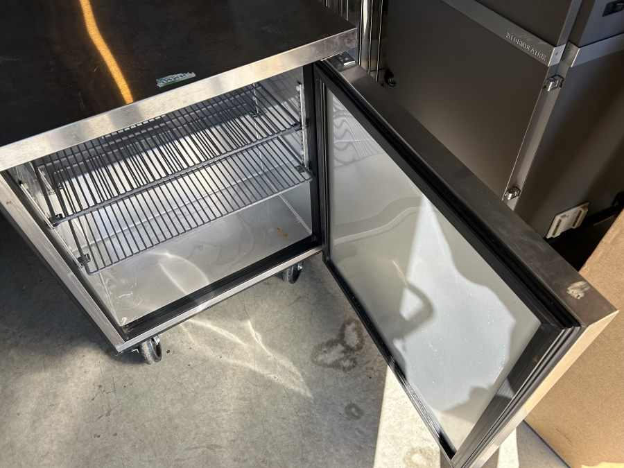 True Refrigeration Undercounter Freezer TUC-27F-HC R290 Parts/Repair, photo 4 of 11