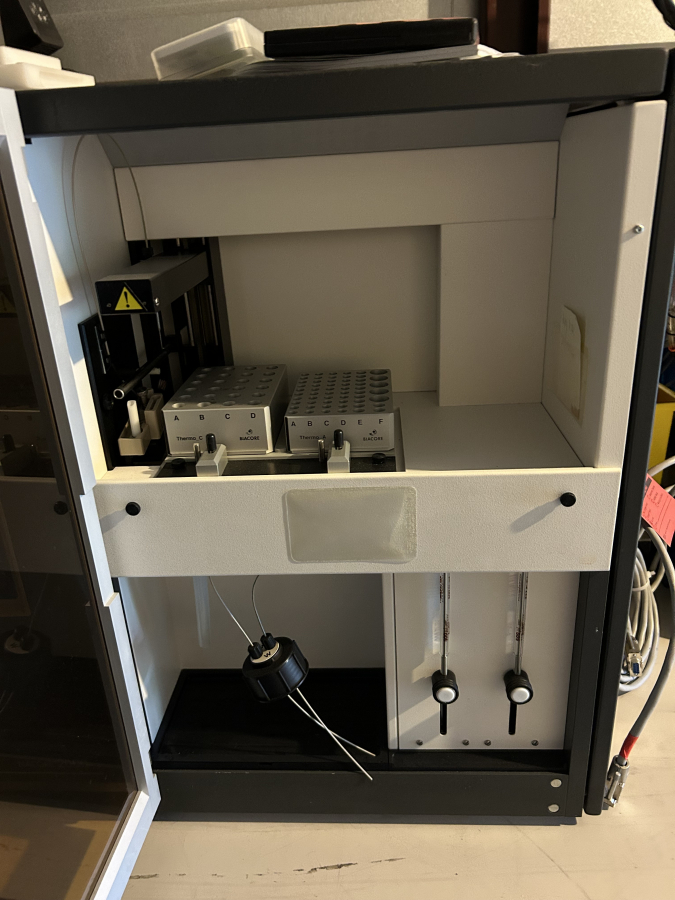 Biacore 2000 SPR System; SN:33-1140855-2355, photo 2 of 11
