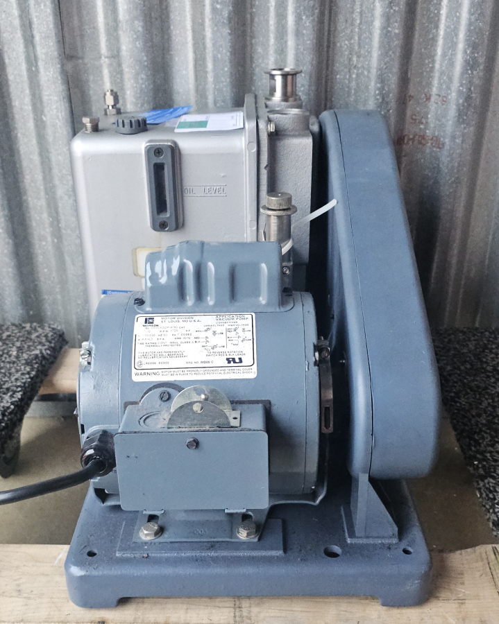 Welch 1402N Vacuum Pump; SN:EB07/1414, photo 2 of 13