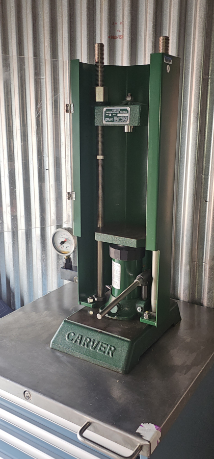 Carver Model C Laboratory Press Hydraulic Hand 12 Ton Bench Top + Tool Box ; SN:29000-385, photo 3 of 25