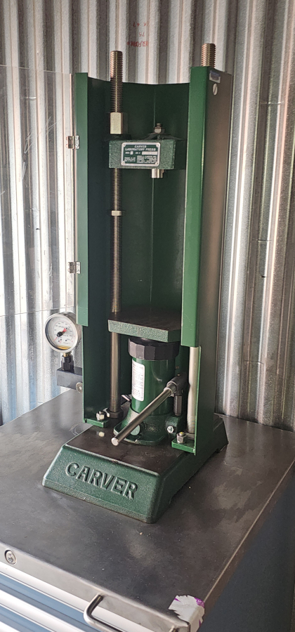 Carver Model C Laboratory Press Hydraulic Hand 12 Ton Bench Top + Tool Box ; SN:29000-385, photo 4 of 25