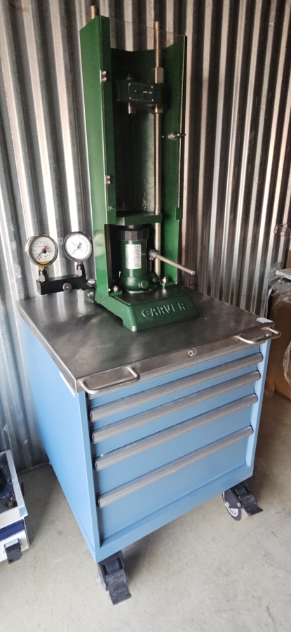 Carver Model C Laboratory Press Hydraulic Hand 12 Ton Bench Top + Tool Box ; SN:29000-385, photo 9 of 25