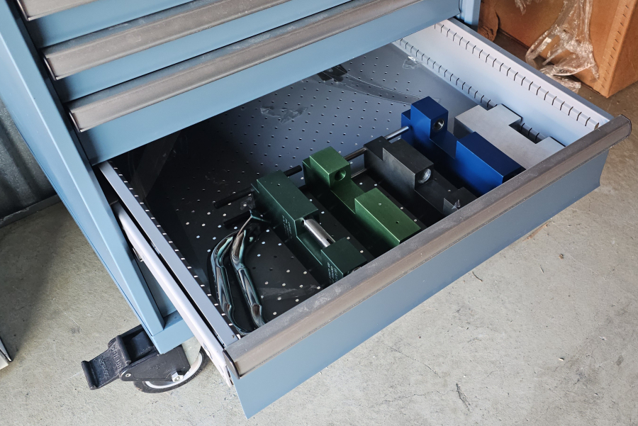 Carver Model C Laboratory Press Hydraulic Hand 12 Ton Bench Top + Tool Box ; SN:29000-385, photo 17 of 25