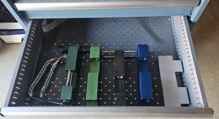 Carver Model C Laboratory Press Hydraulic Hand 12 Ton Bench Top + Tool Box ; SN:29000-385, photo 18 of 25