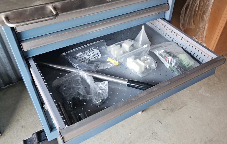 Carver Model C Laboratory Press Hydraulic Hand 12 Ton Bench Top + Tool Box ; SN:29000-385, photo 19 of 25
