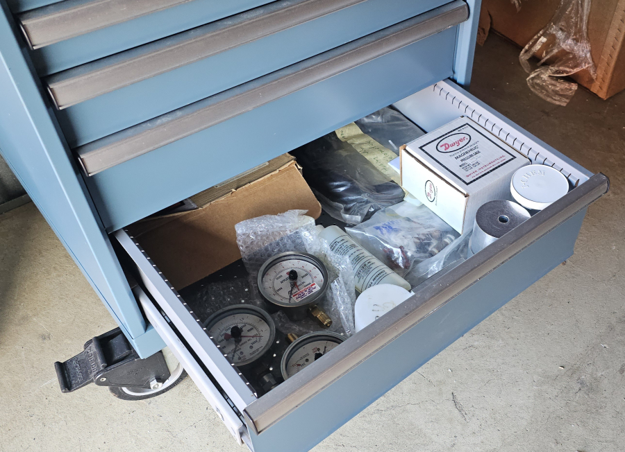 Carver Model C Laboratory Press Hydraulic Hand 12 Ton Bench Top + Tool Box ; SN:29000-385, photo 24 of 25