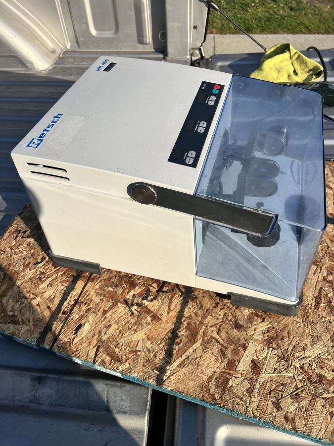 Retsch MM400 BALL Laboratory Mixer Mill Grinder 2016 100-240V 20.745.0001; SN:1216150411G, photo 2 of 7