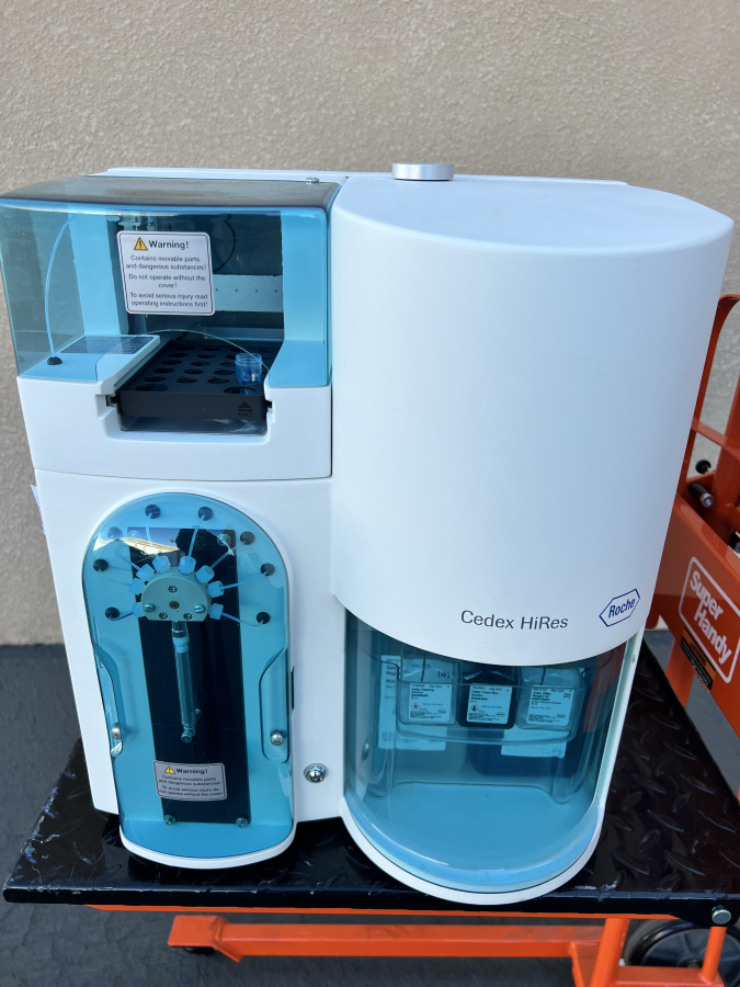 Roche Cedex HiRes Cell Analyzer w/ monitor; SN:G037E0018, photo 5 of 9