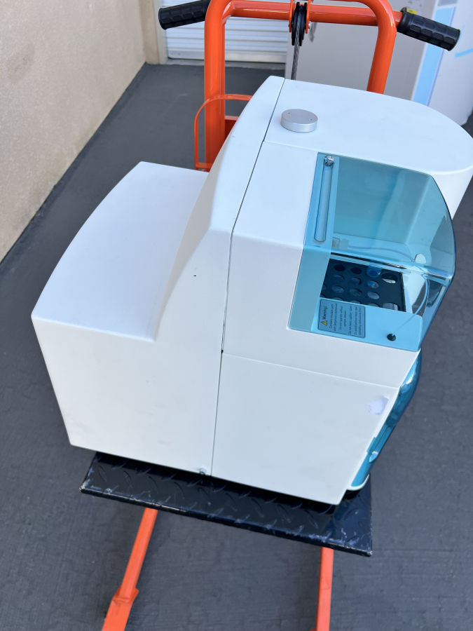 Roche Cedex HiRes Cell Analyzer w/ monitor; SN:G037E0018, photo 9 of 9