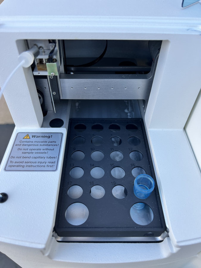 Roche Cedex HiRes Cell Analyzer w/ monitor; SN:G037E0018, photo 1 of 9