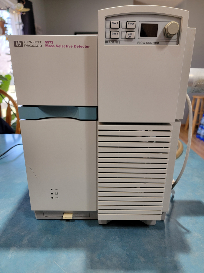 Hewlett Packard 5973 Mass Selective Detector G1099A w/ G1946-80001 Pump ; SN:US82321849, photo 11 of 11