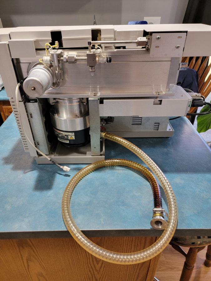 Hewlett Packard 5973 Mass Selective Detector G1099A w/ G1946-80001 Pump ; SN:US82321849, photo 2 of 11