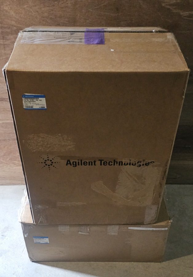 Seahorse Science Extracellular Flux Analyzer w/ Monitor; SN:410188, photo 1 of 52