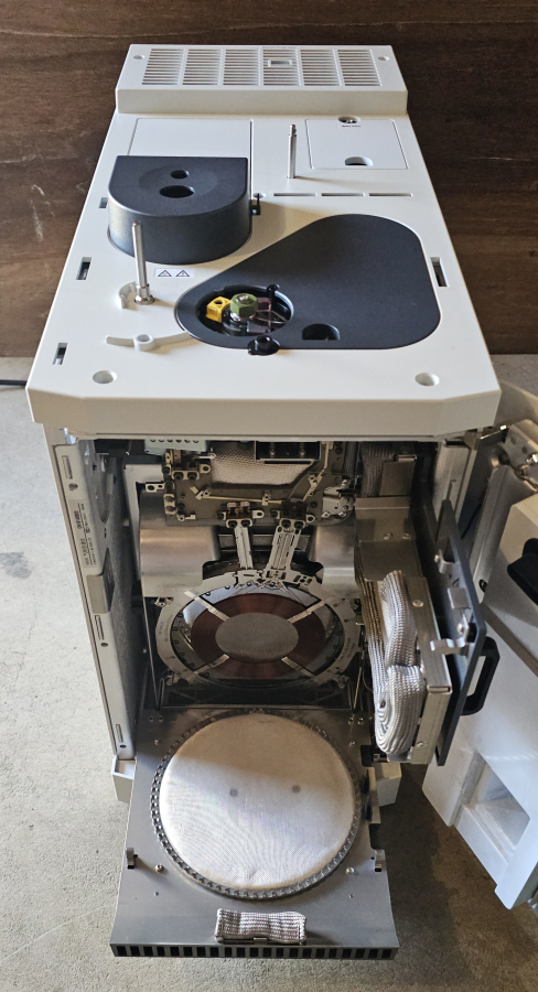 New Agilent 9000 Intuvo G3950A Gas Chromatograph CN18140003 FID AUX GAS, photo 15 of 87