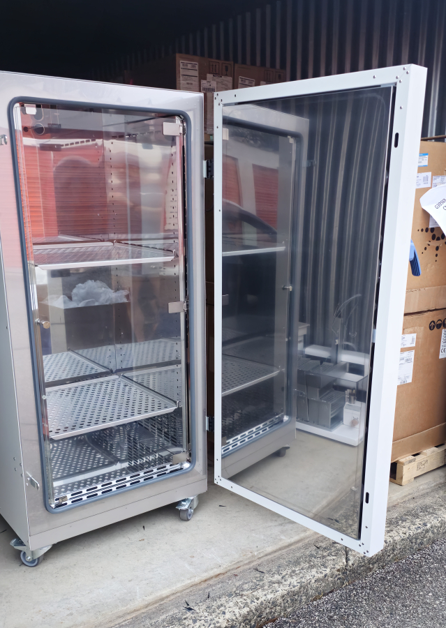 Thermo Scientific Heratherm IGS400 Microbiological Incubator; SN:42526836, photo 16 of 24