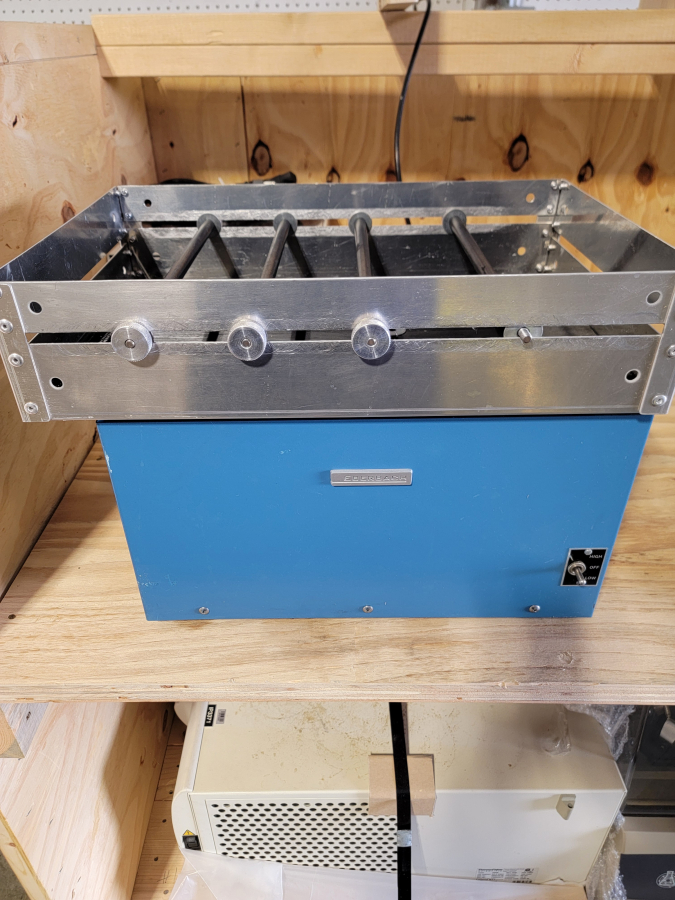 Eberbach E6010 Reciprocating Extraction Shaker w/ Separatory Funnel Rack, photo 1 of 6