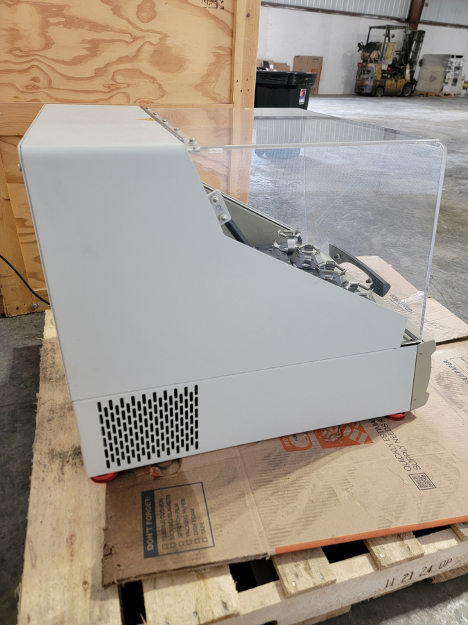New Brunswick I24 I-Series 24 Incubator Orbital Shaker M1344-0010 +5 Clamps; SN:800835909, photo 8 of 8