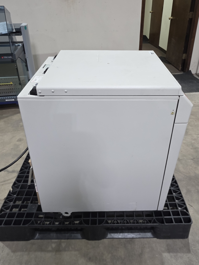 Beckman Coulter Avanti J-E 369001 High-Speed Refrigerated Floor Centrifuge, photo 14 of 17