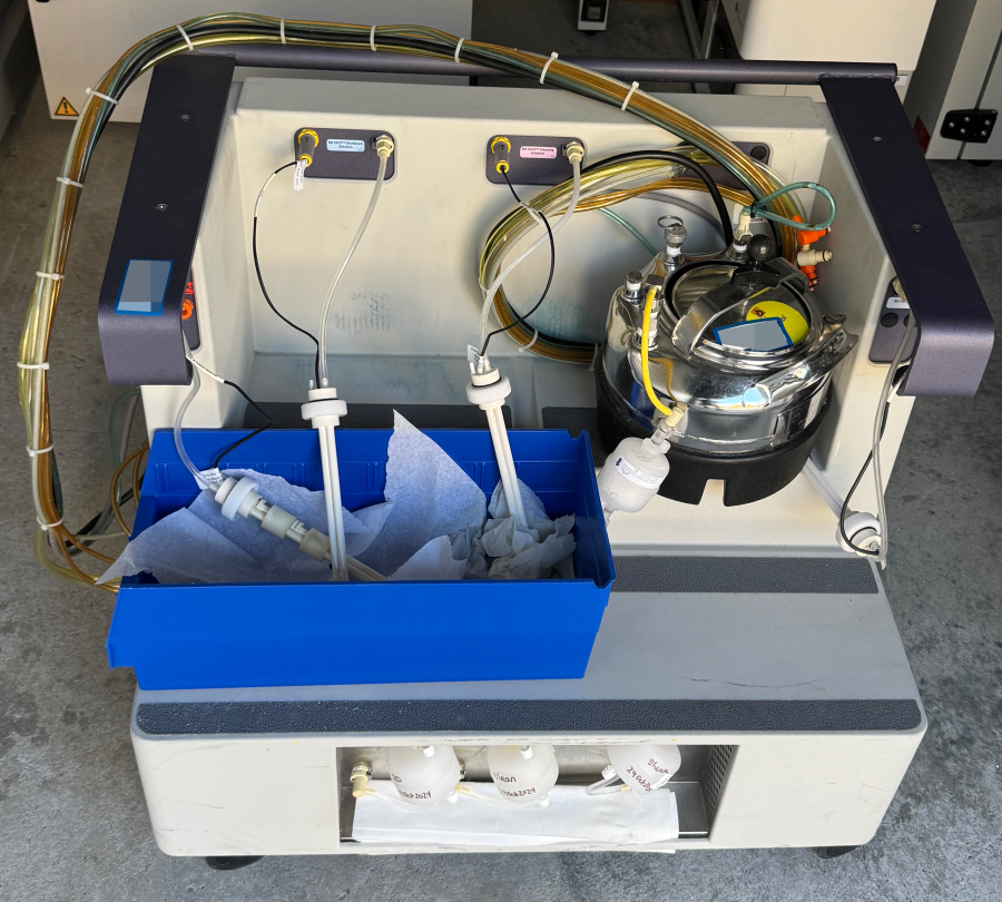Becton Dickinson BD FACSCanto II Flow Cytometer, blue/red/violet, w/ HTS high throughput sampler, Fluidics Cart & SS Vessel; PN:338962; SN:V96301261, photo 19 of 26