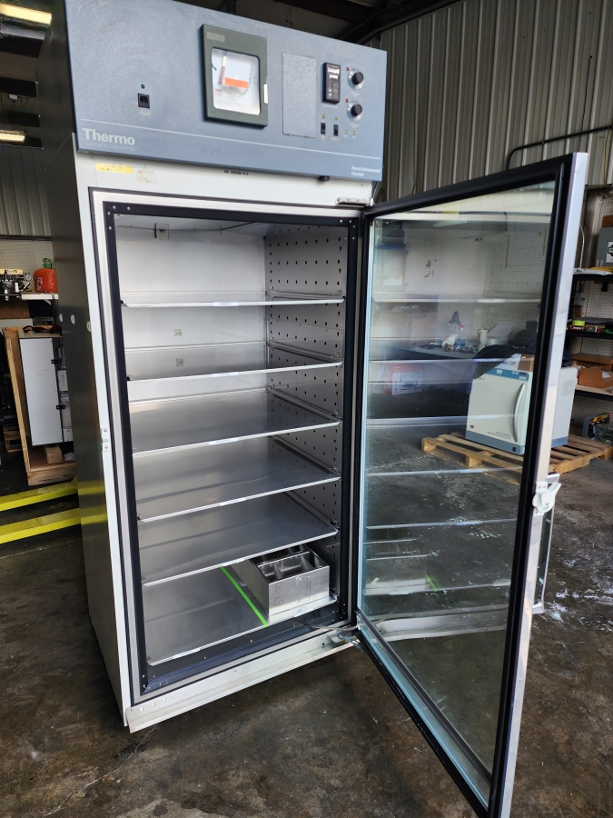 Thermo Forma 3920 Large Capacity Environmental Chamber Lab Incubator. Catalog No; 306288-614, photo 10 of 11