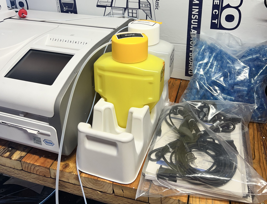 Roche Cedex Bio Cell Culture Fermentation Metabolite Analyzer w/ Accessories; SN:35213, photo 5 of 13